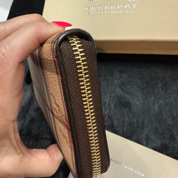 Burberry Checkered Wallet - Picture 3 of 14